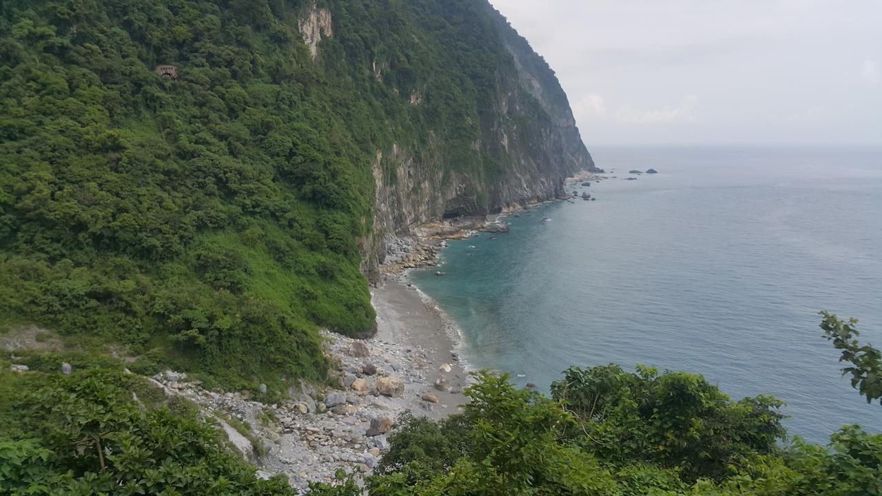 五葉松民宿-電梯民宿 近慈濟中小學及慈科大及人社院 花莲市 外观 照片